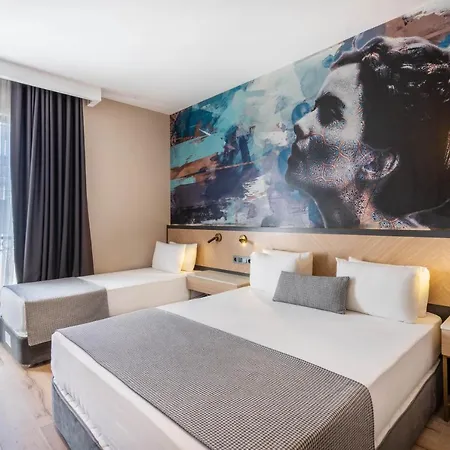 Ni Lara Vandrarhem Antalya